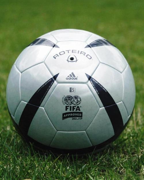 雷速即时比分篮球应用界面展示